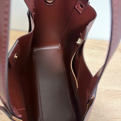 ブラウンのバッグの画像