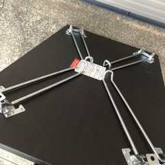 折りたたみガラステーブルの画像