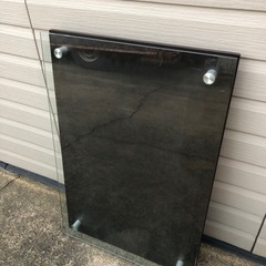 折りたたみガラステーブルの画像