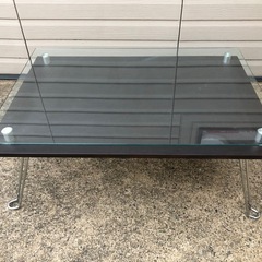 折りたたみガラステーブルの画像