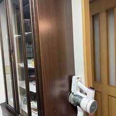 大きな食器棚 の画像