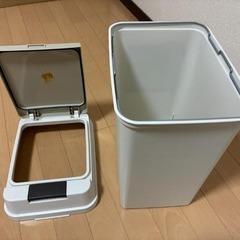 密閉 プッシュ式 20L ホワイト パッキン付 アスベル ゴミ箱 キッチン 防臭 おむつ 赤ちゃん 乳児 ペット 犬 いぬ 猫 蓋付き ふた付き シンプル 臭わない 大の画像