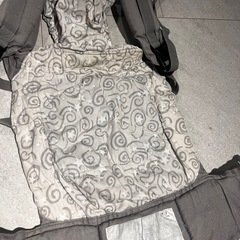 エルゴベビー　抱っこ紐　グレー
の画像