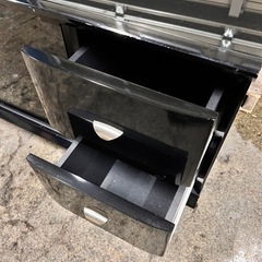 テレビ台 黒  ツヤあり ガラス天板 ガラス扉 引き出し2つの画像