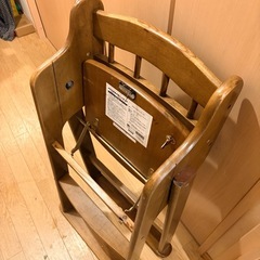 【無料】折りたためる 木製 ハイチェア ベルトなしなしの画像