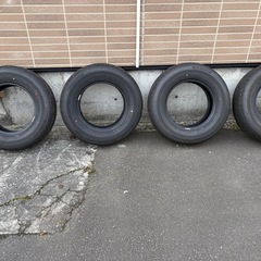 ハイエース　新車外し　タイヤ4本セットの画像