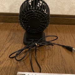 小型扇風機　首振り機能あり　USB仕様の画像