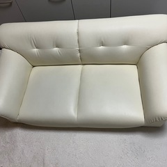 2人掛けソファ（ホワイト・皮）の画像