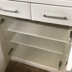 ジャングルジャングル貝塚店　食器棚　3枚扉　収納力抜群　お洒落　貝塚市　二色浜　リサイクルショップの画像