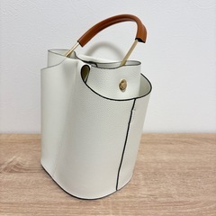 キレイめハンドバッグの画像