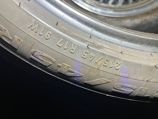 ピレリ　215/45R17 24年製造