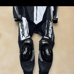 BERIK 2.0 革ツナギ レーシングスーツ黒/白 3XLの画像