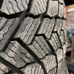 スタッドレスタイヤ225/60R16 4本　2021年製
の画像
