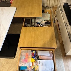 ニトリ昇降リビングテーブルの画像