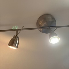 IKEAバロメーテルシーリングトラックスポットライト5個（電球と調光リモコン付）の画像