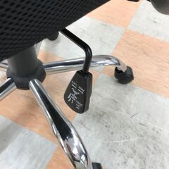 ＼家具＊家電のお店／【ｼﾞｬﾝｸﾞﾙｼﾞｬﾝｸﾞﾙ石川金沢店】キャスター付き オフィスチェア  黒  W(幅)50×D(奥行き)50×H(高さ)110cmの画像
