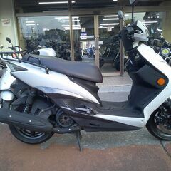 NO.5572　シグナス１２５ＸＳＲ　ＳＥ４４Ｊ後期モデル　４サイクル　ＦＩ車　リヤキャリア付き　パールホワイト　☆彡の画像