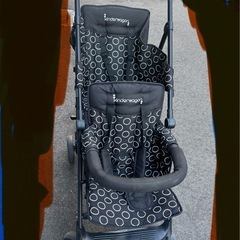 双子ベビーカーの画像