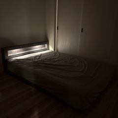 【美品】RASIKダブルベッド(コンセント、ライト付))の画像