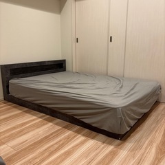 【美品】RASIKダブルベッド(コンセント、ライト付))の画像