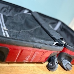 キャリーケース(赤)軽量の画像