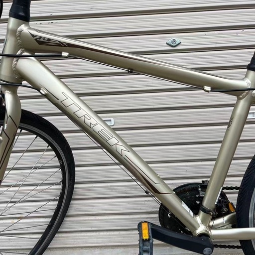 【整備済】 TREK トレック クロスバイク 7.2FX Alphaアルミニウム 軽量　SHIMANO 700×32C　3x8速 通勤通学 シティサイクル　ロードバイク