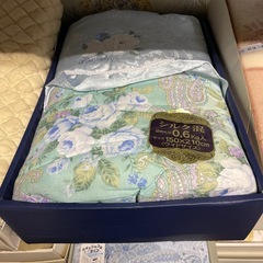 新品　シルク混　肌掛けふとん１５０×２１０ワイドサイズの画像