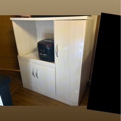 冷蔵庫、電子レンジラック、
照明の画像