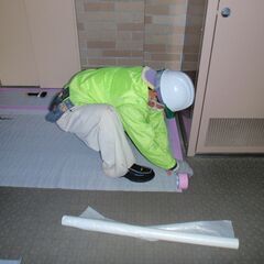 日給12000円から　養生や片付け清掃など建築現場のお仕事です　※ミニボーナスありの画像