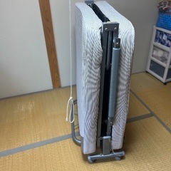 折りたたみベッドの画像