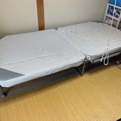 折りたたみベッドの画像