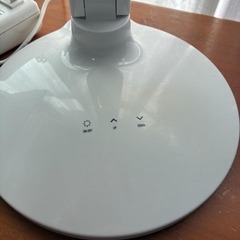 東京インテリア LED デスクライト スタンドライト タッチセンサー 調光式 (USBポート付き)の画像