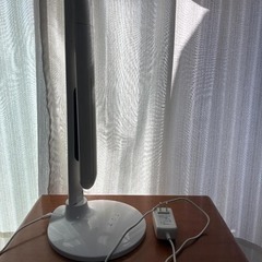 東京インテリア LED デスクライト スタンドライト タッチセンサー 調光式 (USBポート付き)の画像