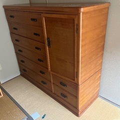 低い引き出しダンスの画像