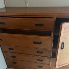 低い引き出しダンスの画像