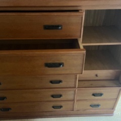 低い引き出しダンスの画像