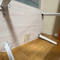折りたたみテーブルの画像