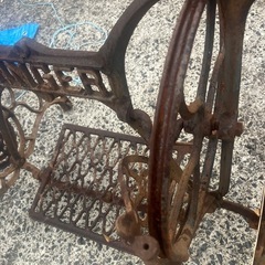 ※説明必ず読んで！【値引可】シンガーミシン・足踏み土台・網目・サビサビ・早い者勝ちではありません。の画像