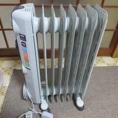 受け渡しの方決まりました　デロンギ(DeLonghi) 極美品 [8~10畳用] ホワイト オイルヒーター ゼロ風暖房 HJ0812 ２回使用品の画像