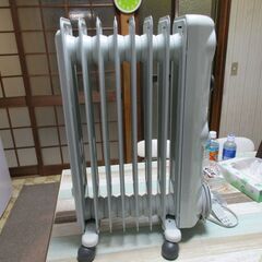 受け渡しの方決まりました　デロンギ(DeLonghi) 極美品 [8~10畳用] ホワイト オイルヒーター ゼロ風暖房 HJ0812 ２回使用品の画像