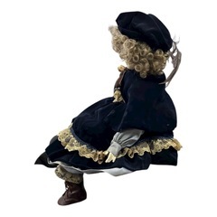 ドール（紺色）の画像