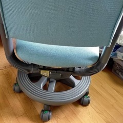 キャスター付き椅子の画像