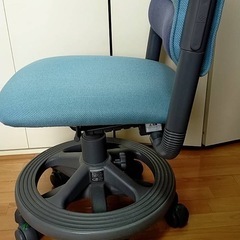 キャスター付き椅子の画像