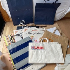 雑紙入れ用の紙袋（大小14枚）お譲りします【無料・引き取り希望】の画像