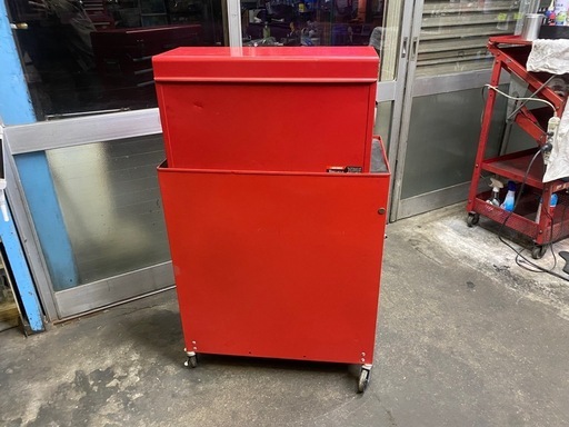 工具箱とツールチェスト　上下メーカー違い　キズ錆汚れ塗料ハネあり