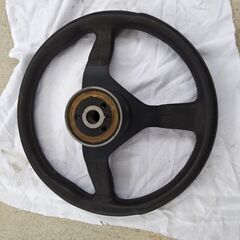 MOMO TYP V35 ステアリング（中古）の画像