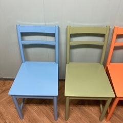 【タダでお譲りします】カラフルチェア　4色セットの画像