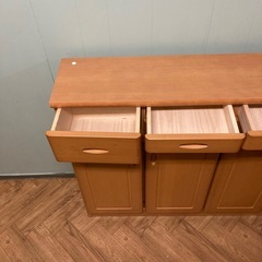 【タダでお譲りします】木製棚　収納多めの画像