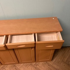 【タダでお譲りします】木製棚　収納多めの画像