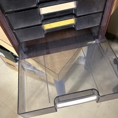 76)【無料　KOKUYO5段クリア収納ケース】の画像